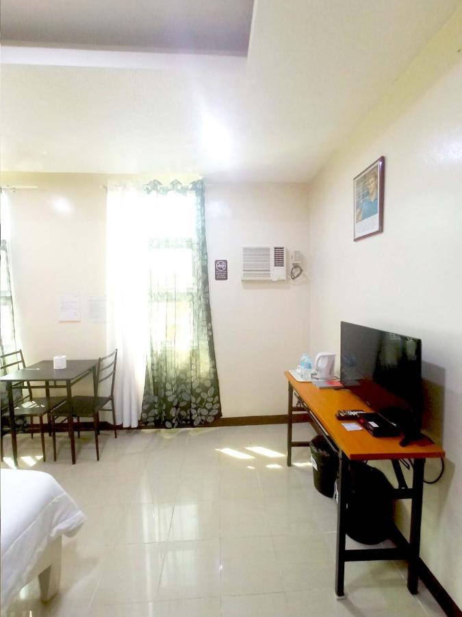 B&J Guesthouse And Tours Tagbilaran City Bagian luar foto