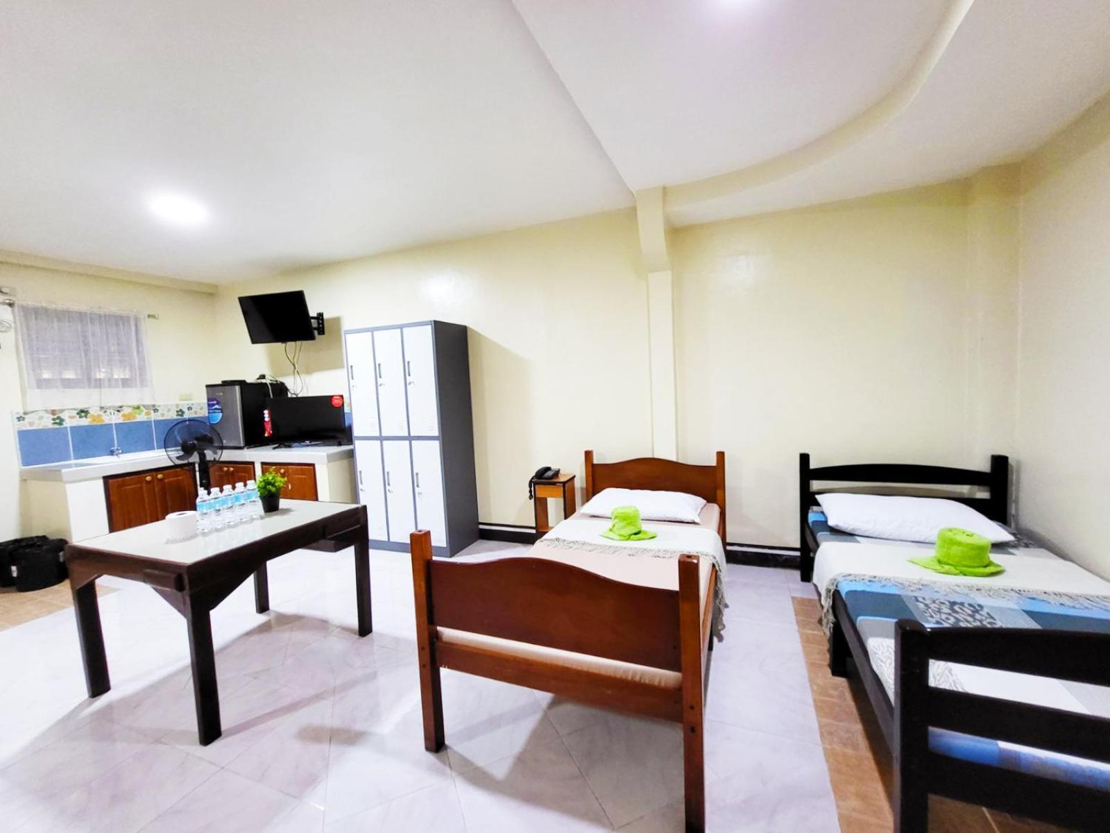 B&J Guesthouse And Tours Tagbilaran City Bagian luar foto